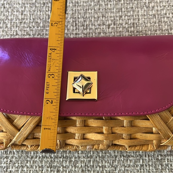 NWT Vanessa Straw Clutch w/ Floral Interior - Picture 9 of 10